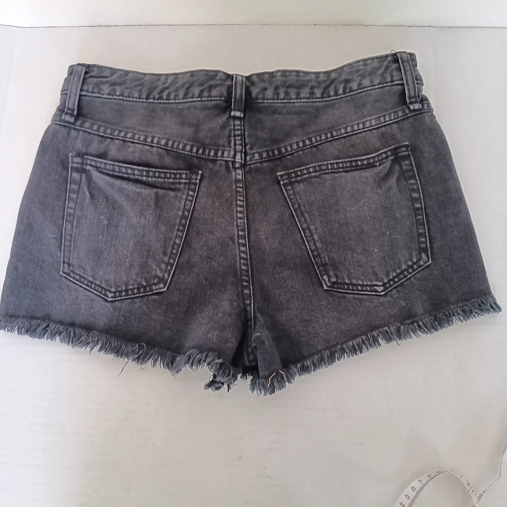 Free People Shorts Women's‎ Faded Black Size 29 Denim Button Fly Raw Hem